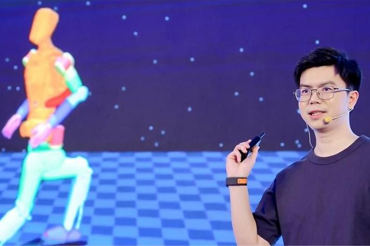 天才少年稚晖君28圈体育机器人走路进场！AI模型做大脑，目标售价20万以内